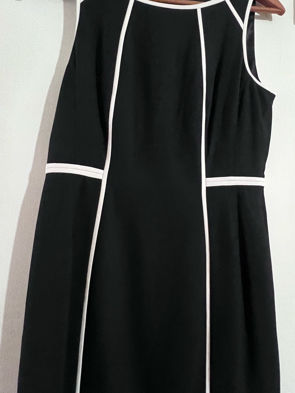 Gorgeous White House Black Market Dress Size 6P